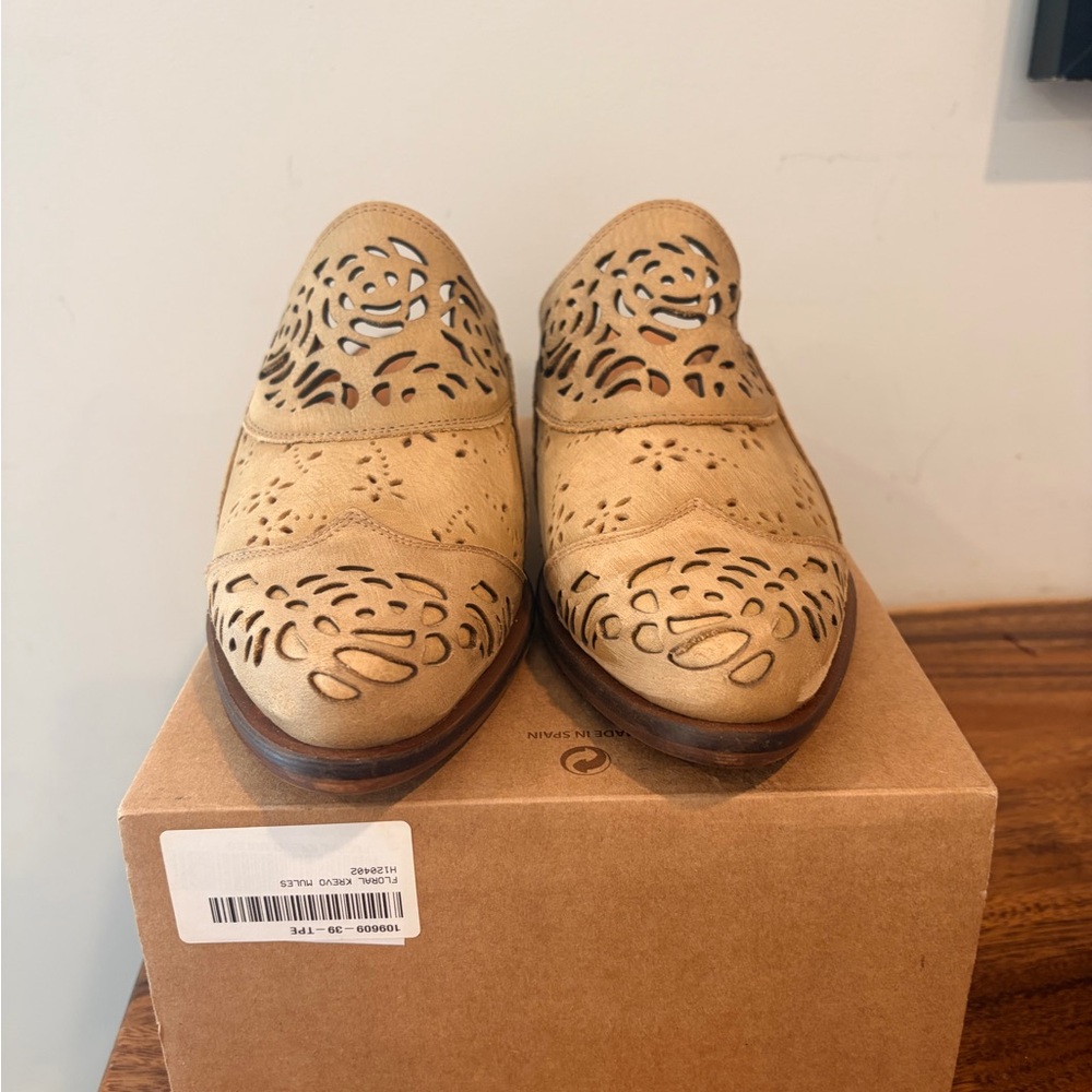 Women’s Tan Leather Mules